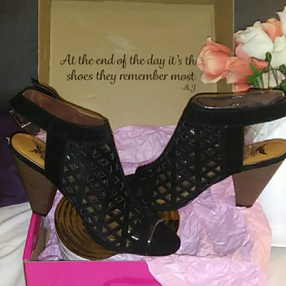 Shiekh Focus On Black Velvet Sandals - Picture 1 of 7